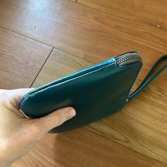 Patricia Nash Blue Coral Floral Tooled Leather Wristlet - Picture 5 of 15